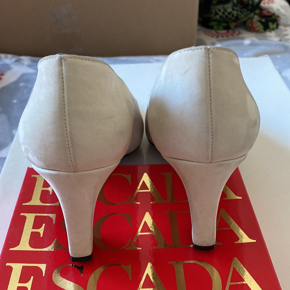 Vintage Escada Suede Pumps with Gold Accents - Size 7.5B - Picture 6 of 6